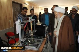 نماینده ولی فقیه در فارس و امام جمعه شیراز از نمایشگاه توانمندی های دانشجویان دانشکده فنی و حرفه ای باهنر شیراز