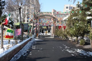تزیین فضای  آموزشکده دختران کرج به مناسبت دهه مبارک فجر