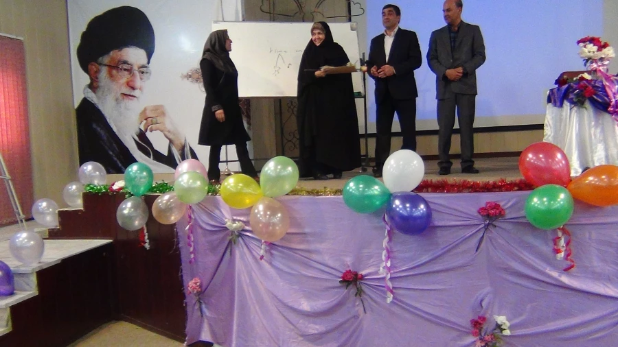 مراسم تجلیل از مقام معلم و استاد در آموزشکده دختران کرج