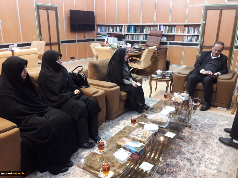ملاقات مسئولین آموزشکده دختران ایلام بااستاندار 2