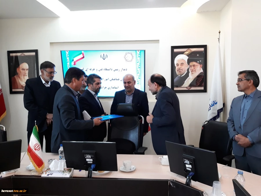 امضای تفاهم نامه در دیدار با معاون هماهنگی امور اقتصادی و توسعه منابع استانداری خراسان جنوبی در سفر ریاست  و مدیر کل حراست دانشگاه فنی و حرفه ای به استان 2