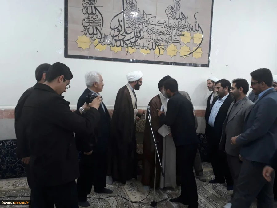 دیدار جمعی از دانشجویان، مسئولین وحراست دانشگاه فنی استان لرستان با نماینده ولی فقیه لرستان وامام جمعه محترم شهرستان خرم آباد بمناسبت روز دانشجو 3